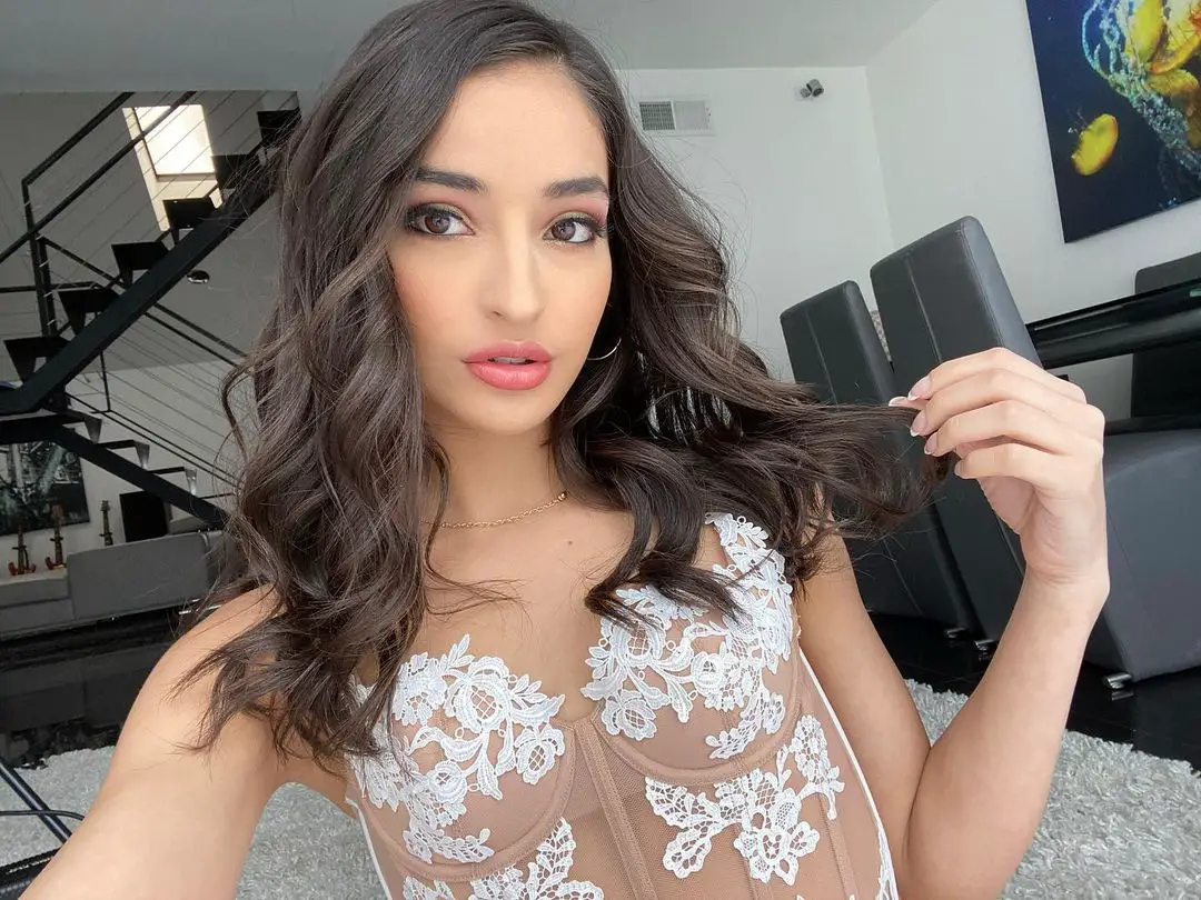 emily wills porn - wife compares cock carolina sweets cuckold
