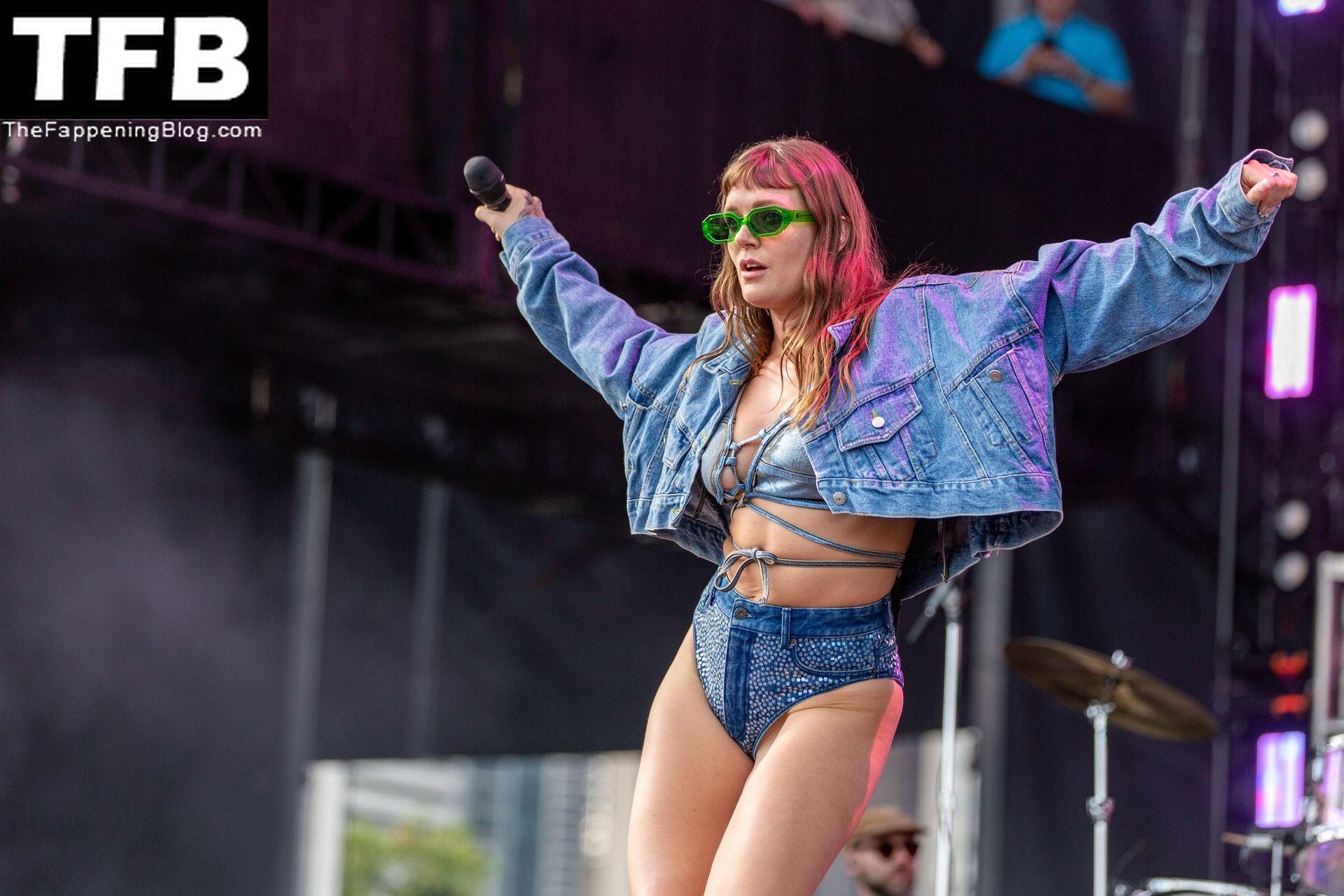 chris takyi recommends tove lo boobs pic