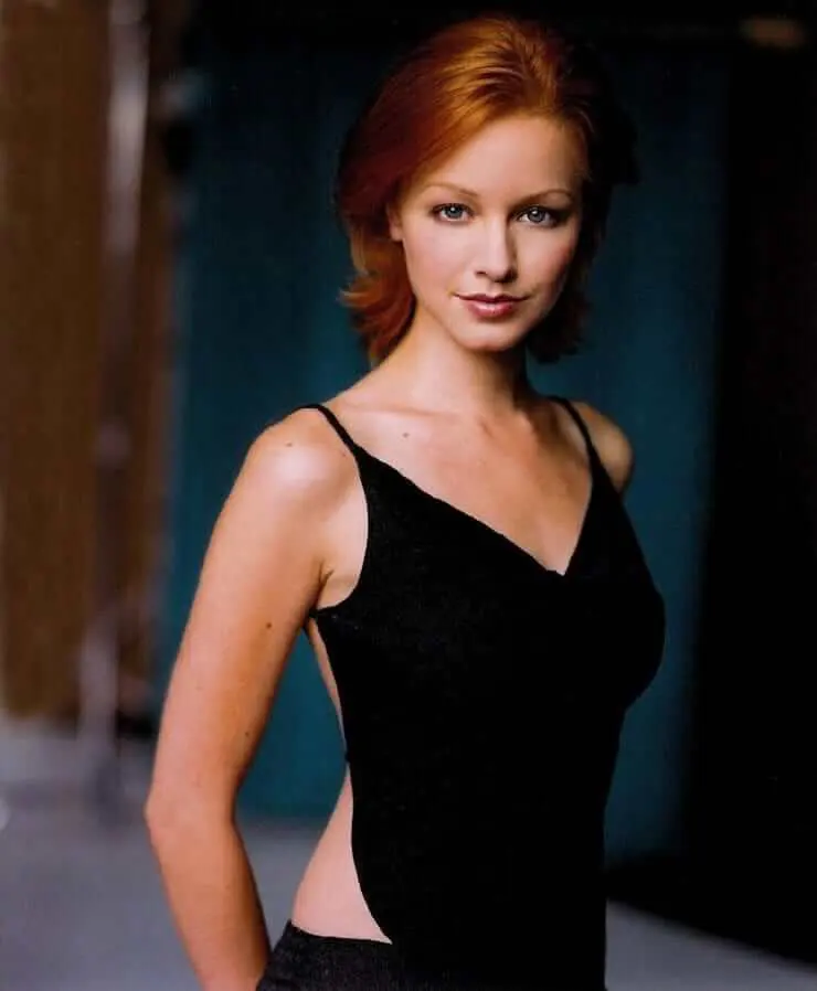 lindy booth bikini