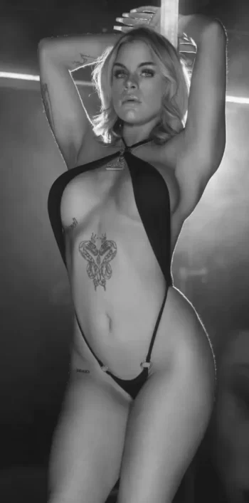 hardcore fuc cjuana cole recommends Busty Blonde Striptease