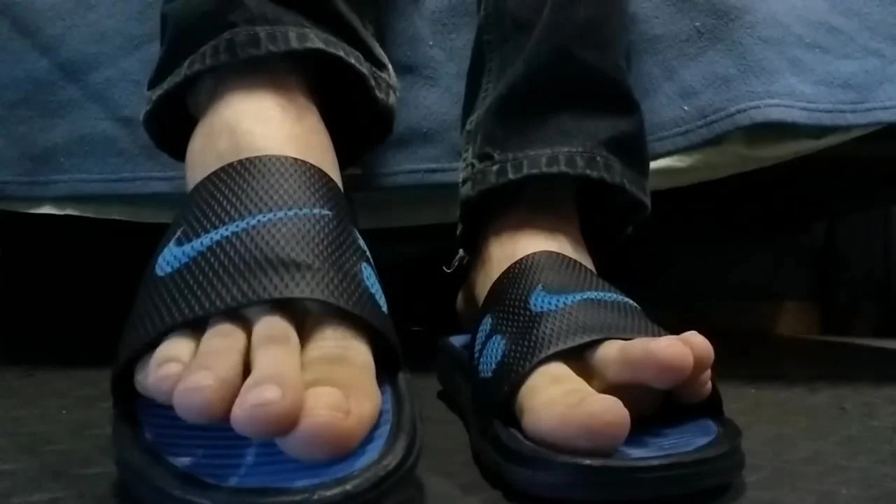 brad anson recommends Nike Slides Porn