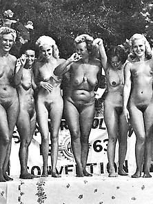 Retro Nude Contest hermanas lesbianas