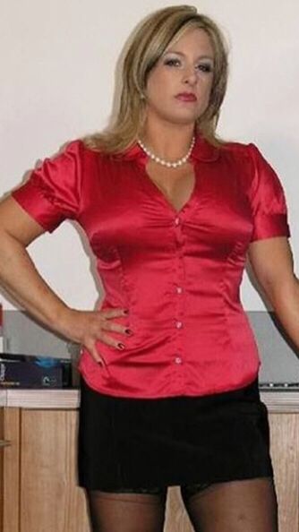 voluptuous blonde milf