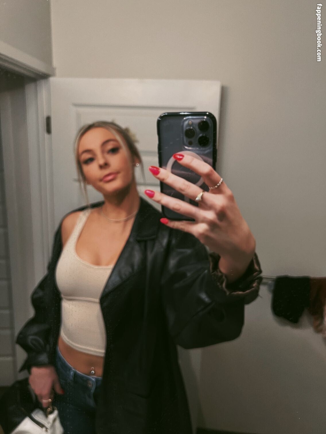 amanda shank recommends Beez Asmr Nude