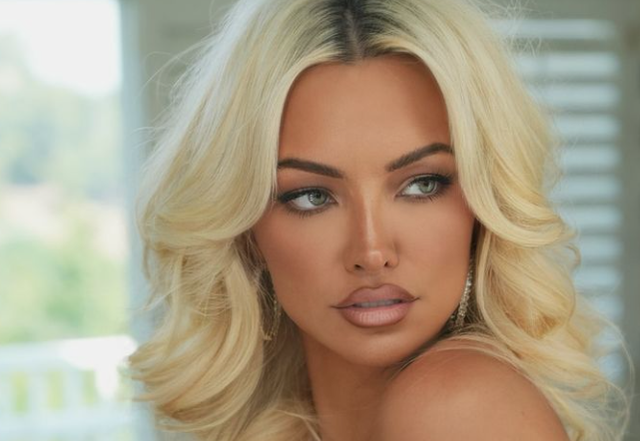 debra lutz recommends Lindsey Pelas Livestream