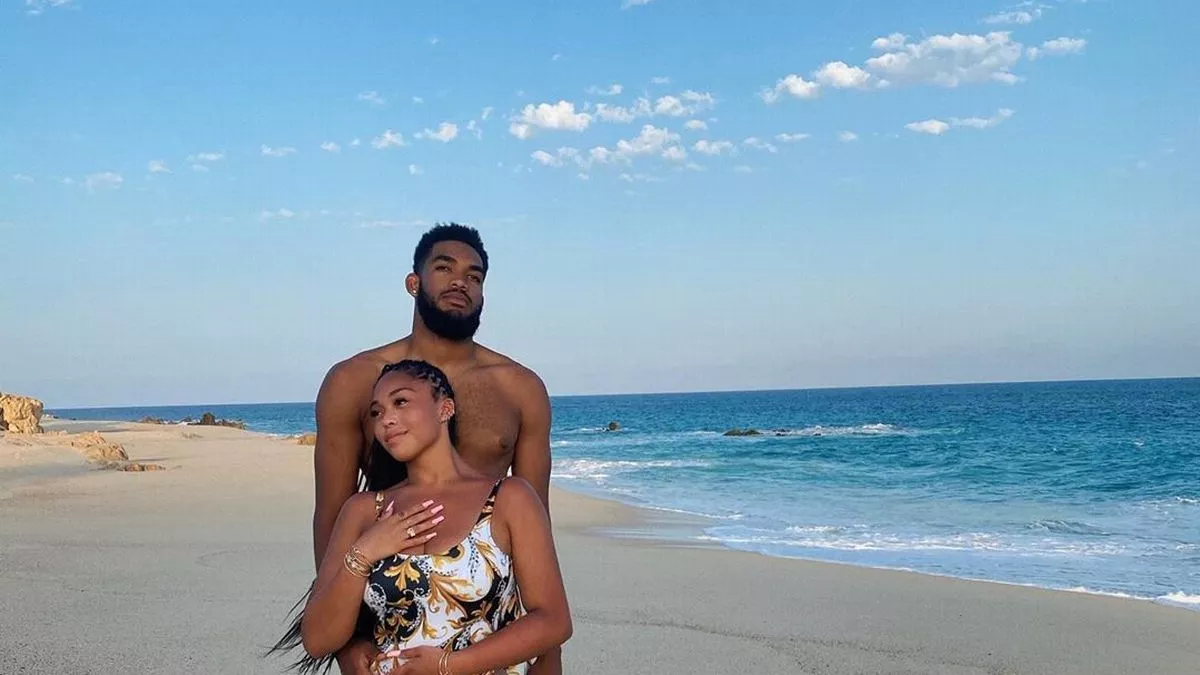 april reinders share jordyn falls photos