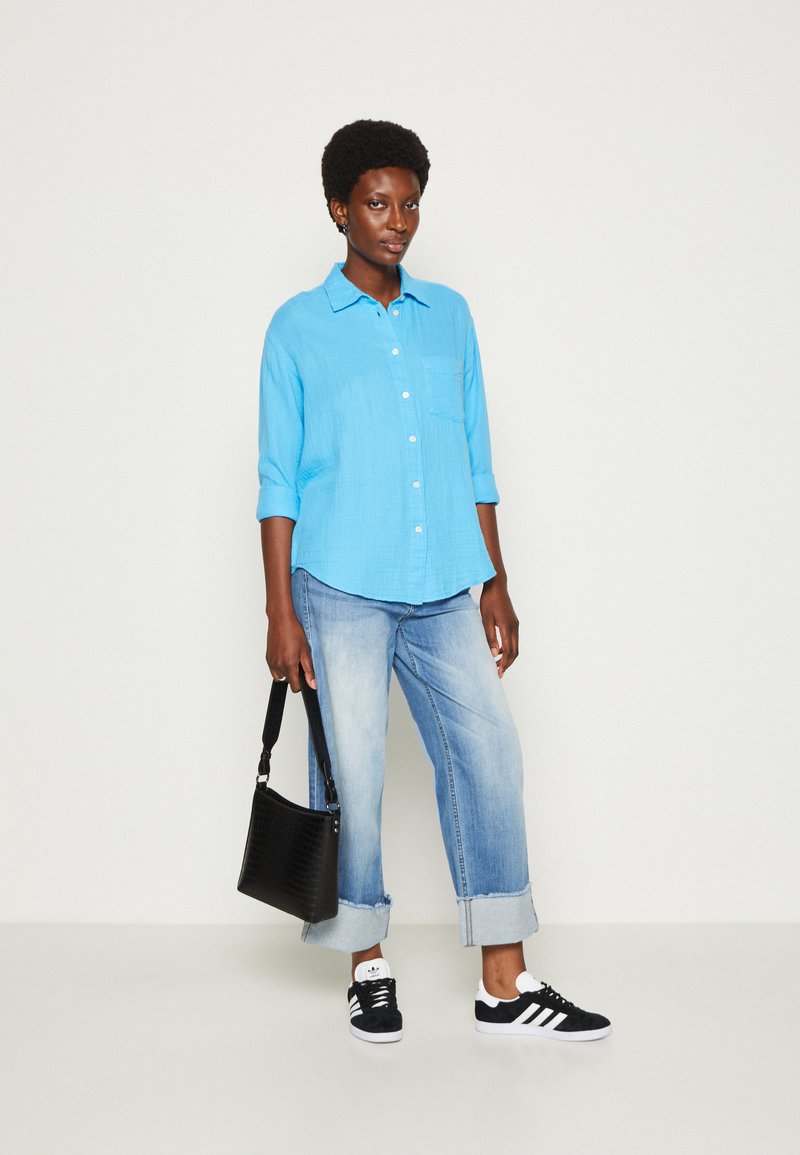 carly potts add big downblouse photo
