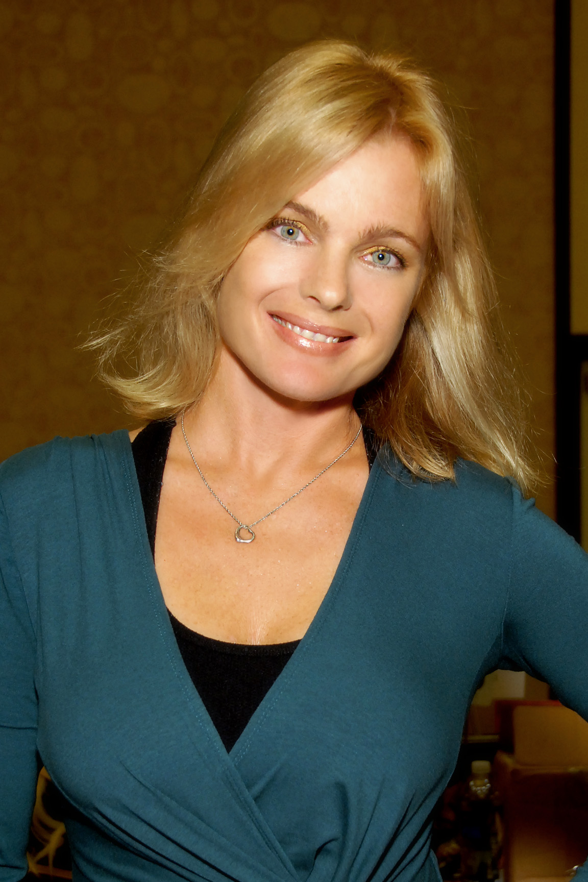 Erika Eleniak Naked Pictures crazy chicken