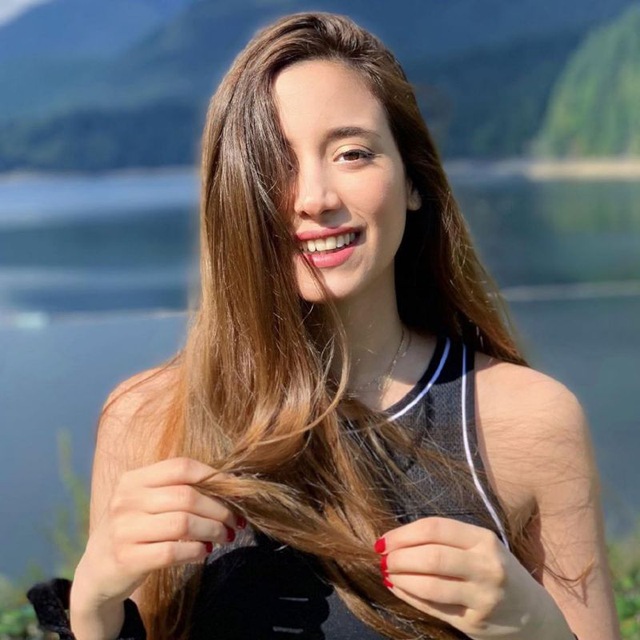 ann margaret ang recommends mia plays sexy pic
