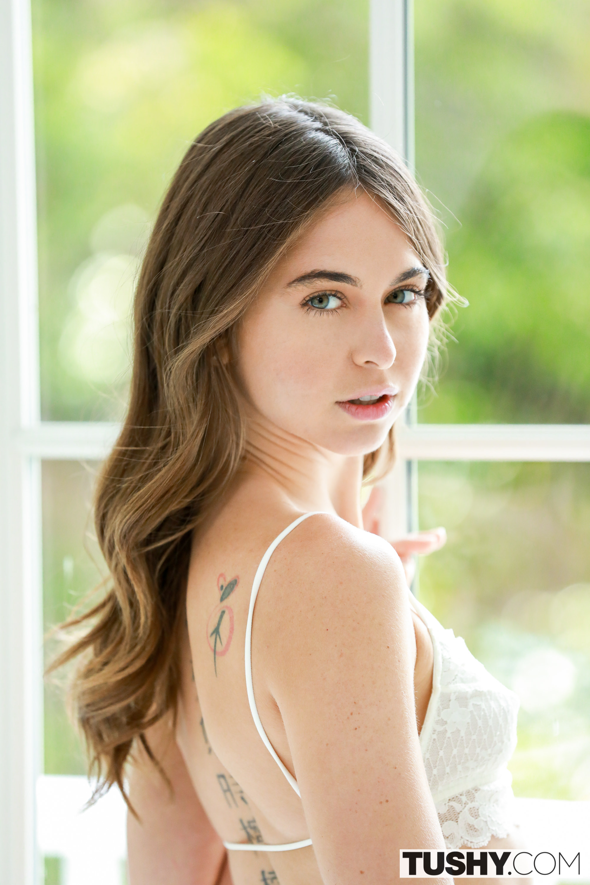 abbhie ferraren share riley reid back photos