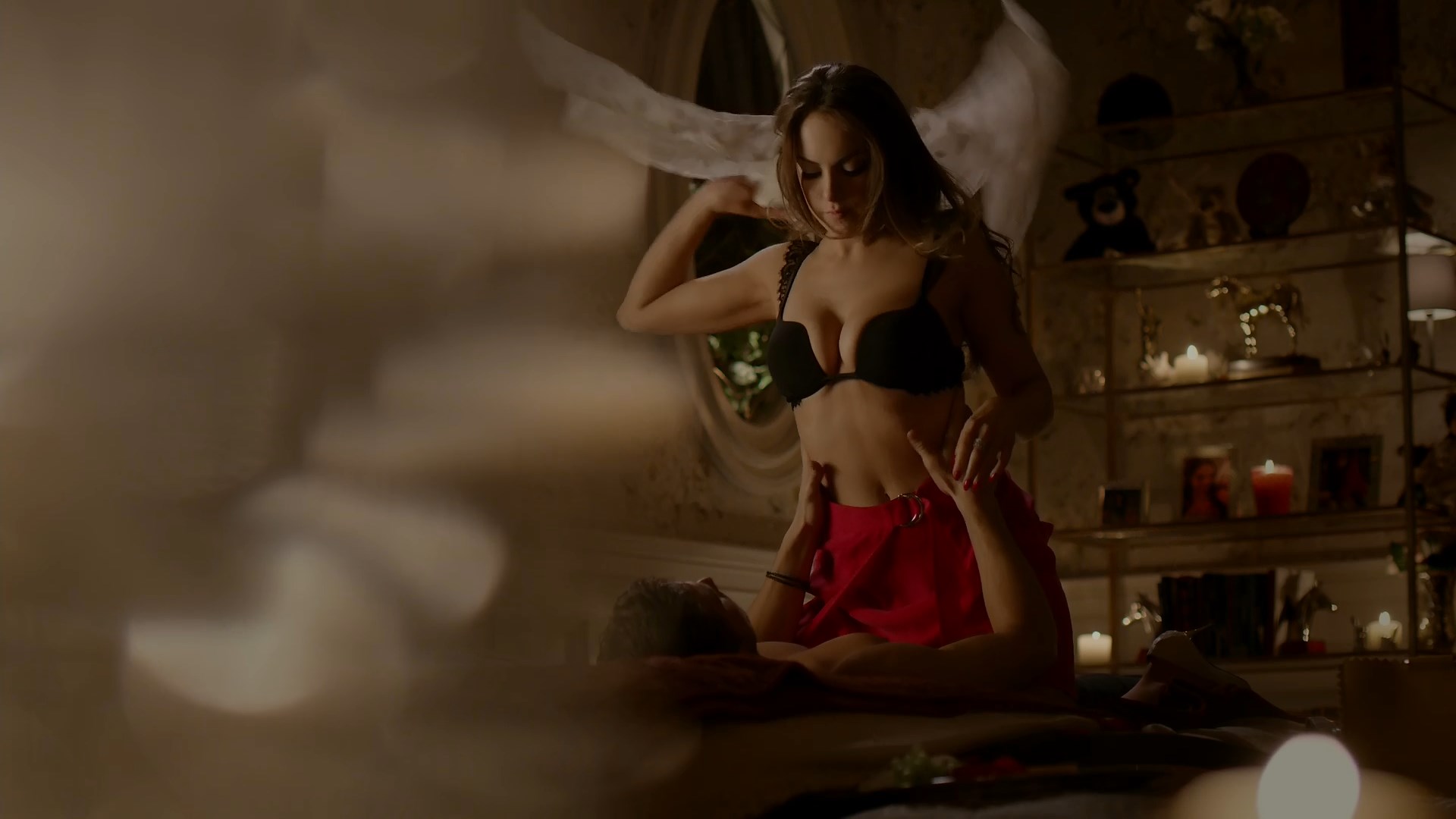 Elizabeth Gills Nude all out