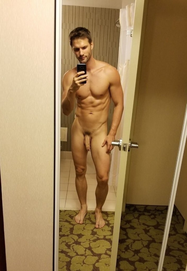 alexander mathiesen recommends nude muscle dudes pic