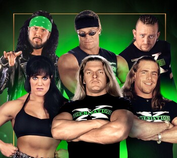 Girl Flashes Triple H krasivyj skvirting
