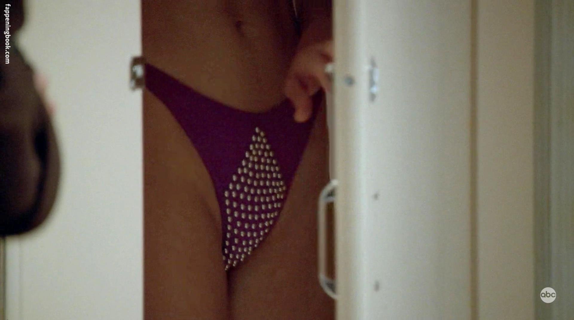 aida fawzi recommends lola glaudini nude pic