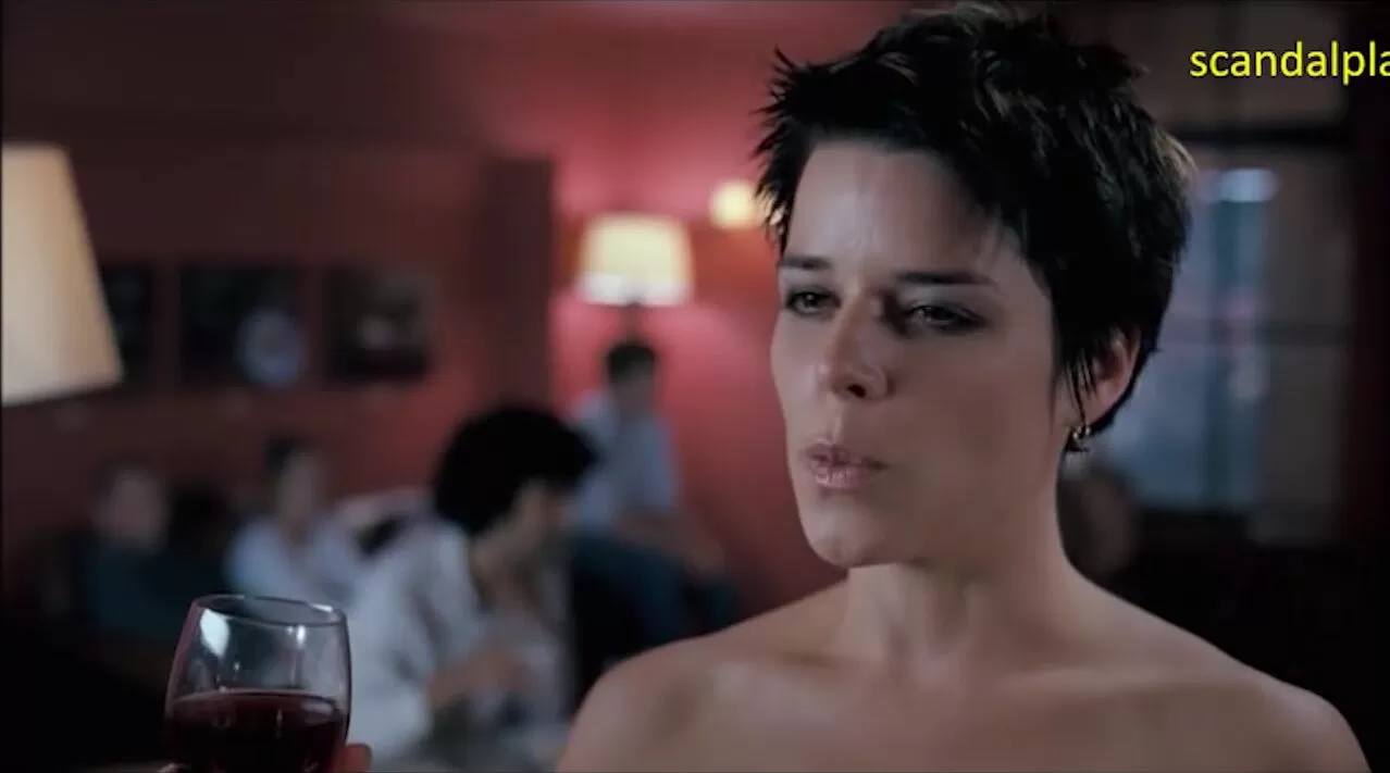 che we recommends Neve Campbell Boobs