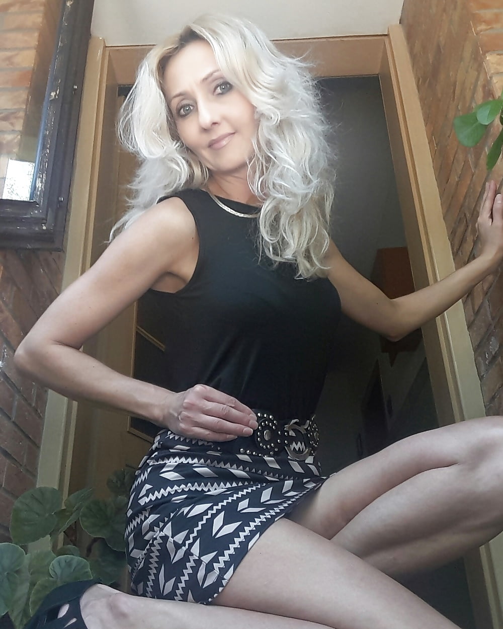 nude mature wives - arianna knight secretary close up mastrubation