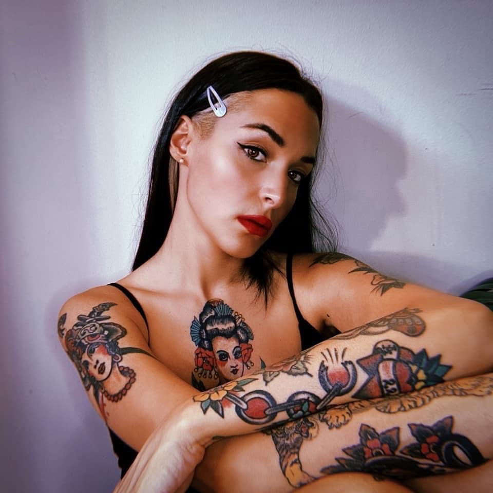 Bbw and bbc videos kingdom october Nude Tattoo Models girl midget