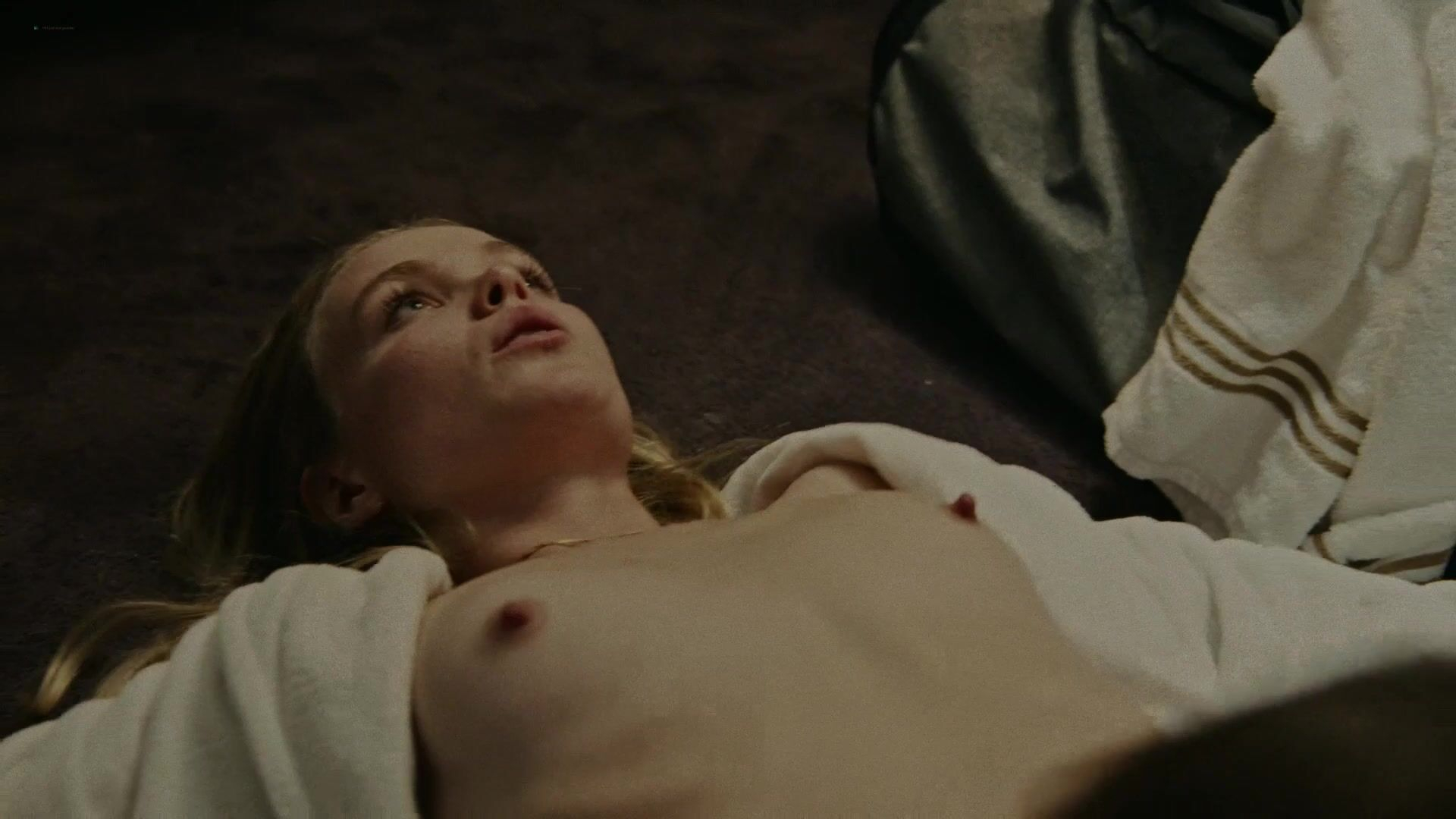 angela grindrod recommends Nude Threesoms