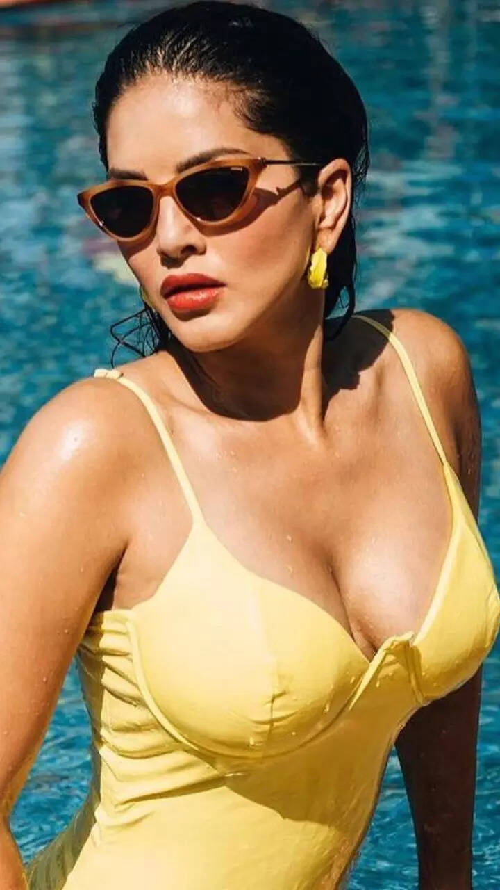 alba haney add sunny leone glasses photo